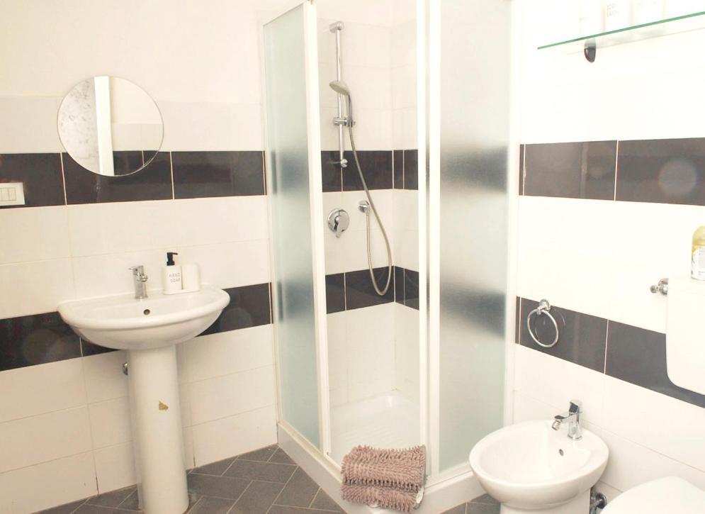 Vara Motel Self Check In Ceparana Bagian luar foto