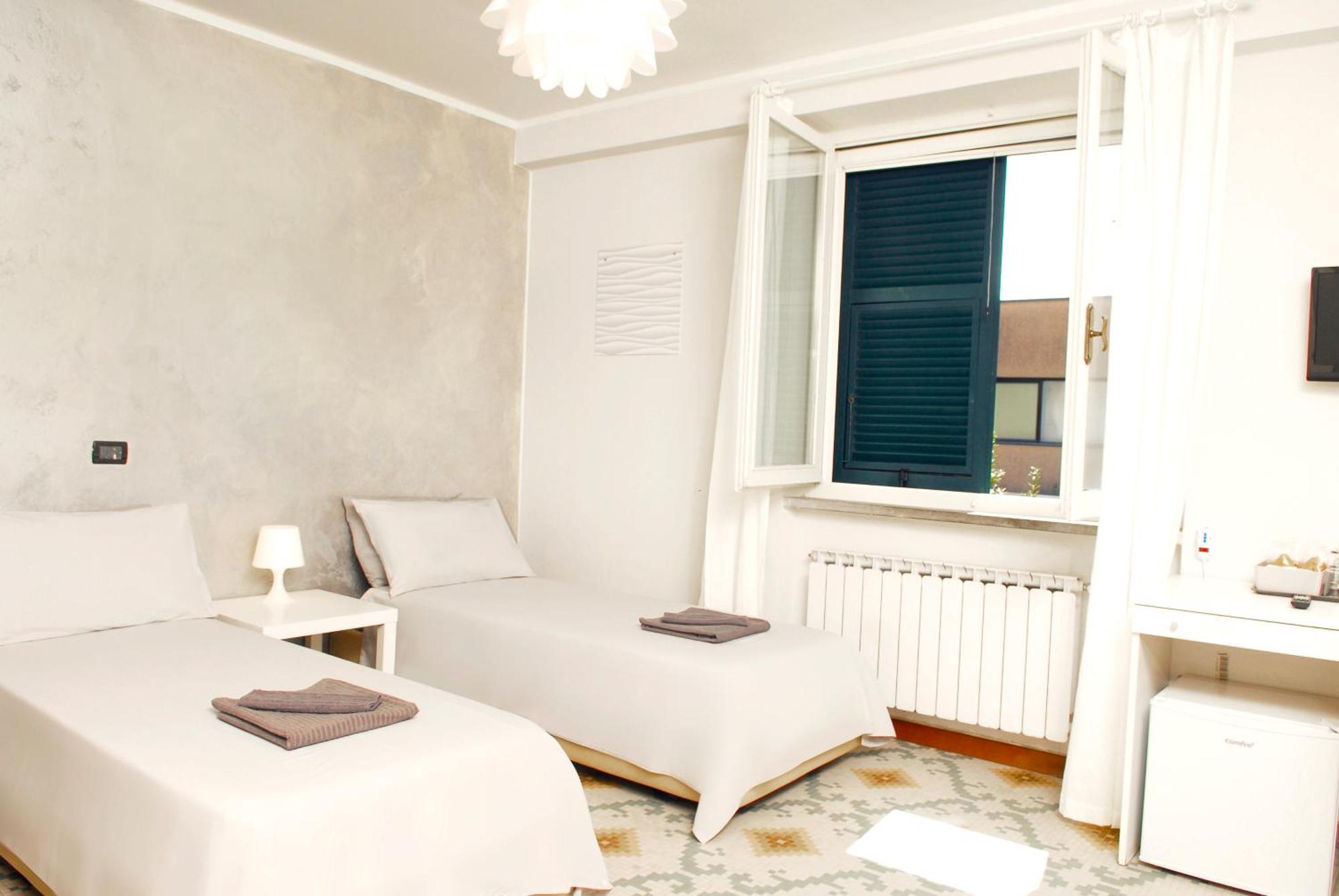 Vara Motel Self Check In Ceparana Bagian luar foto