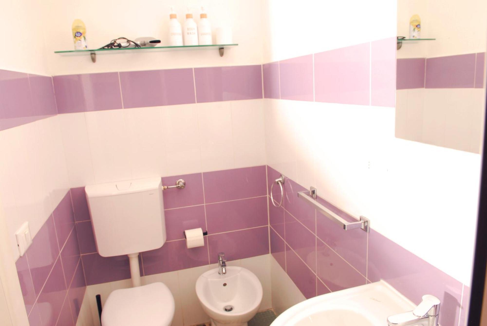Vara Motel Self Check In Ceparana Bagian luar foto